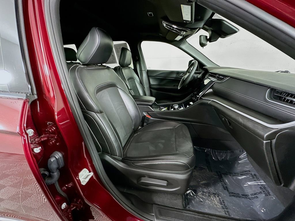 Certified 2024 Jeep Grand Cherokee Altitude image 39