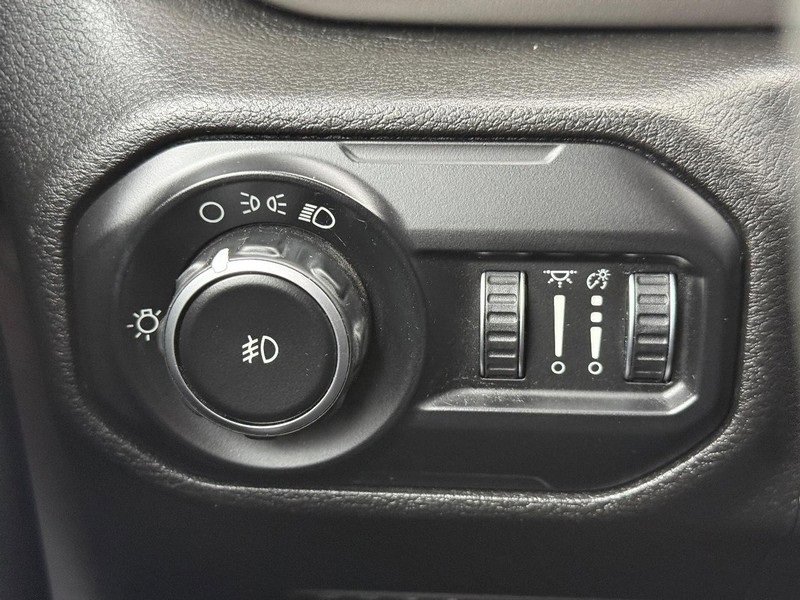 Used 2018 Jeep Wrangler Unlimited Sport image 29