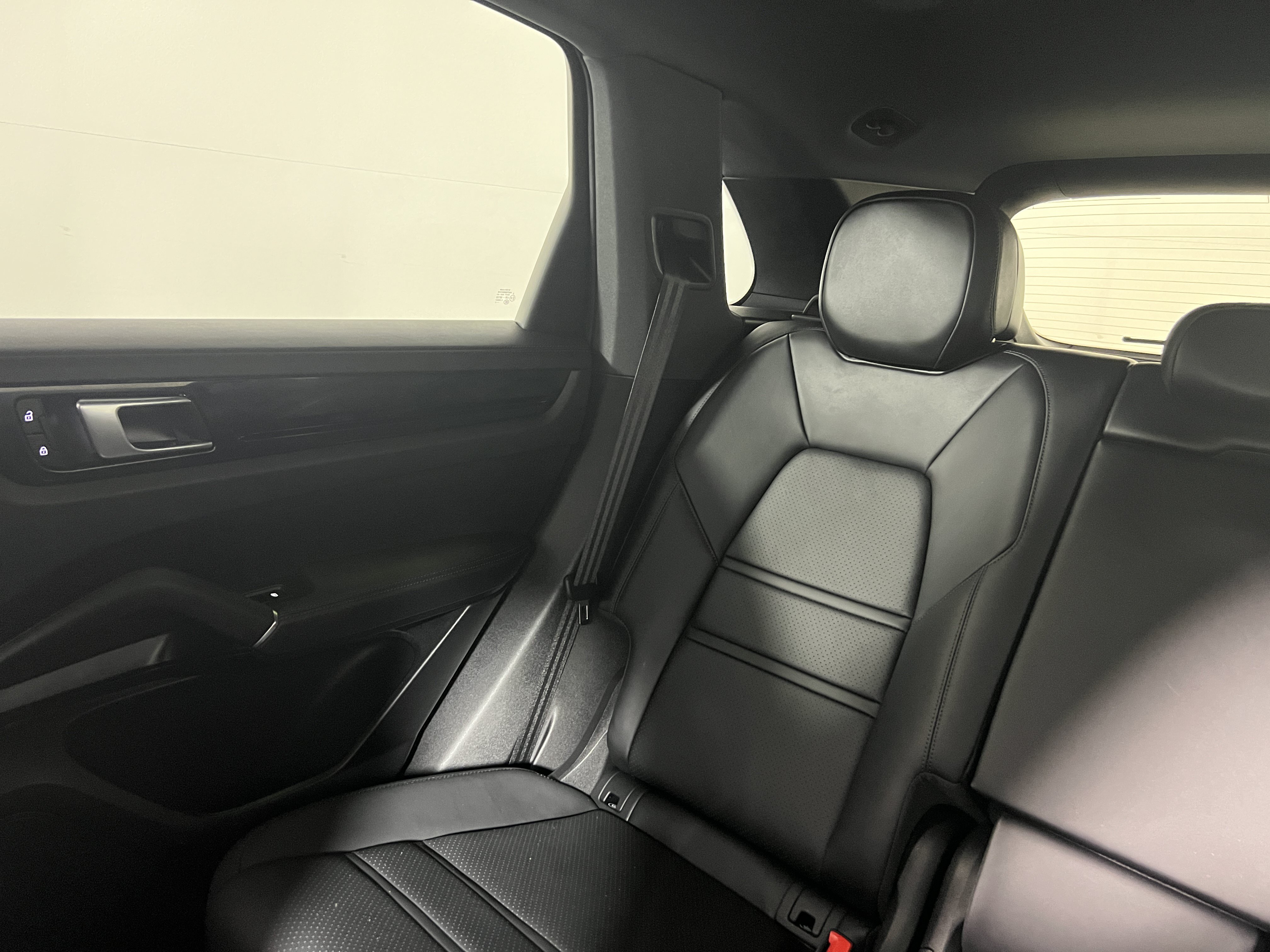 Certified 2023 Porsche Cayenne S AWD/4WD image 15
