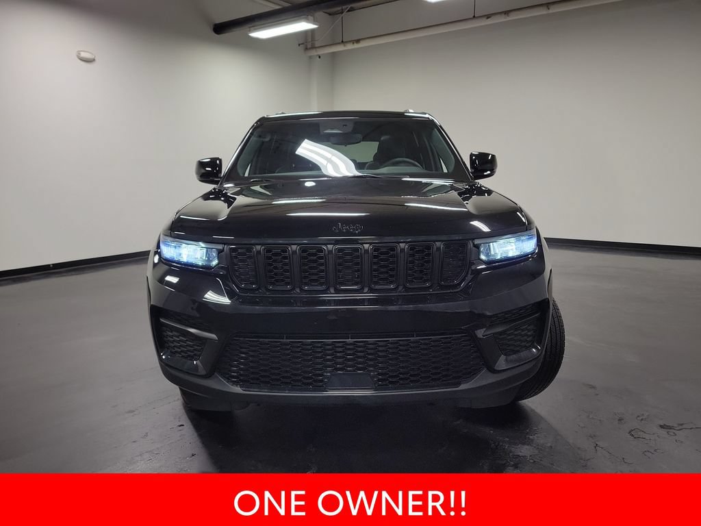 Used 2024 Jeep Grand Cherokee Altitude AWD/4WD image 3
