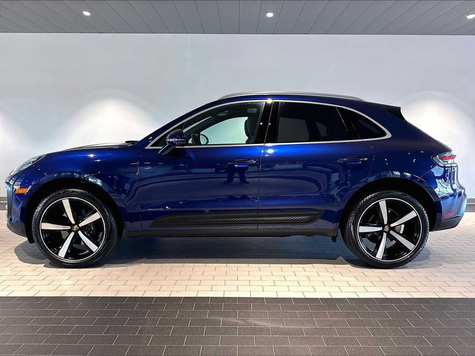 Used 2026 Porsche Macan AWD/4WD image 2
