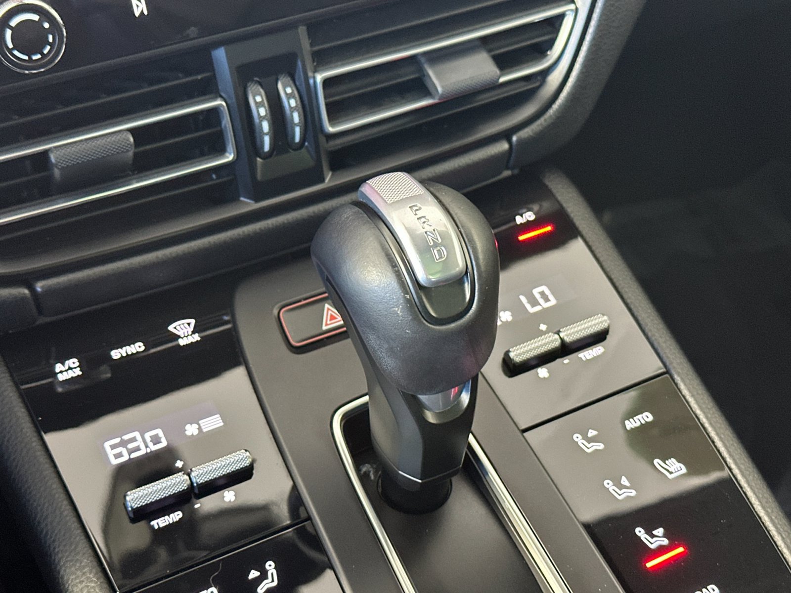 Certified 2023 Porsche Macan Turbo AWD/4WD image 25