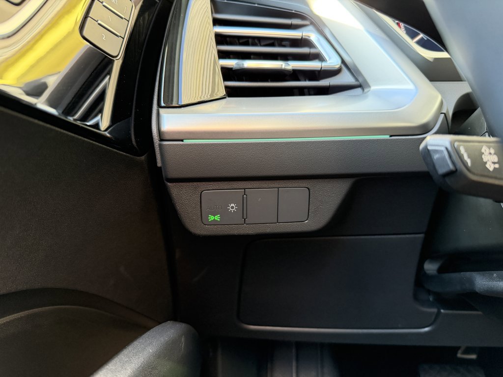 Used 2024 Audi Q4 e-tron Premium Plus w/ Premium Plus image 27