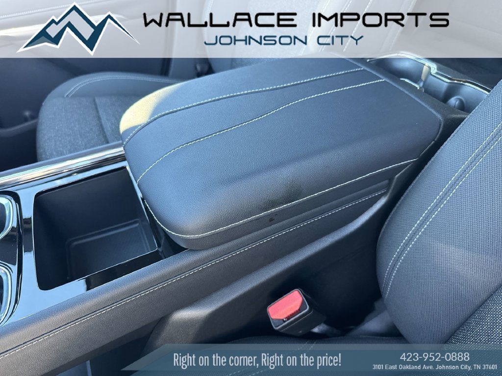 Used 2025 Chevrolet Traverse LT FWD image 18