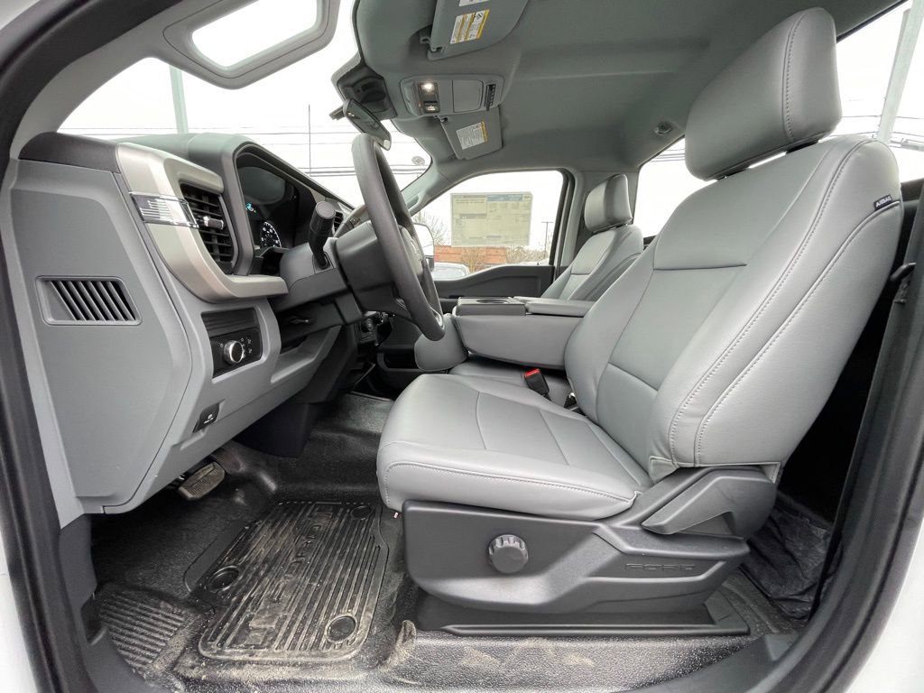 New 2025 Ford F550 4x4 Regular Cab Super Duty image 14