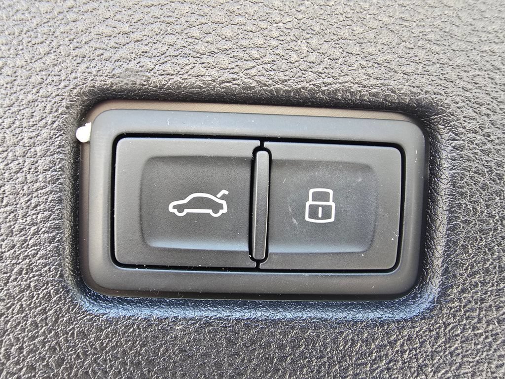 Used 2021 Audi Q8 Premium Plus AWD/4WD image 18