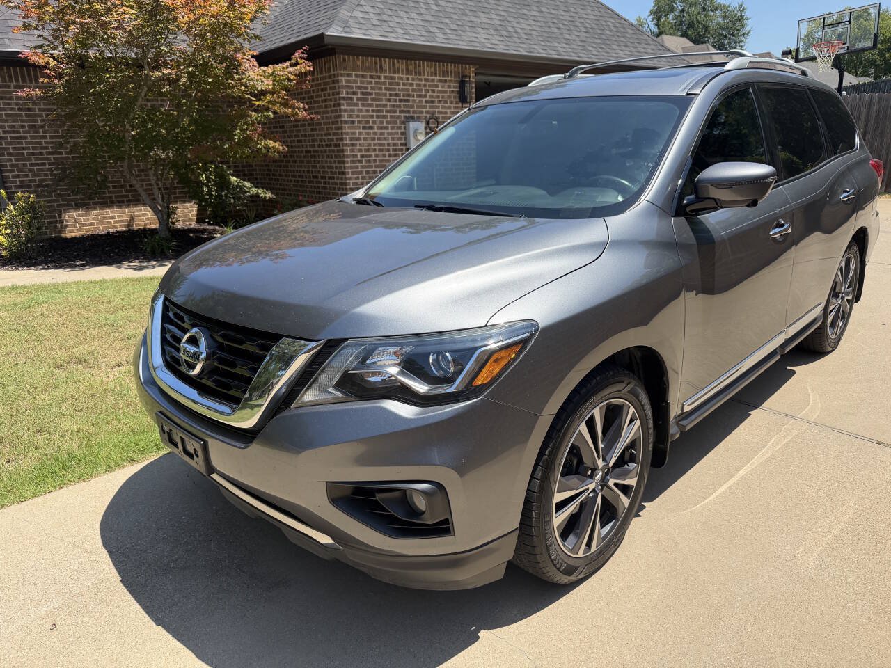 Used 2017 Nissan Pathfinder Platinum FWD image 4