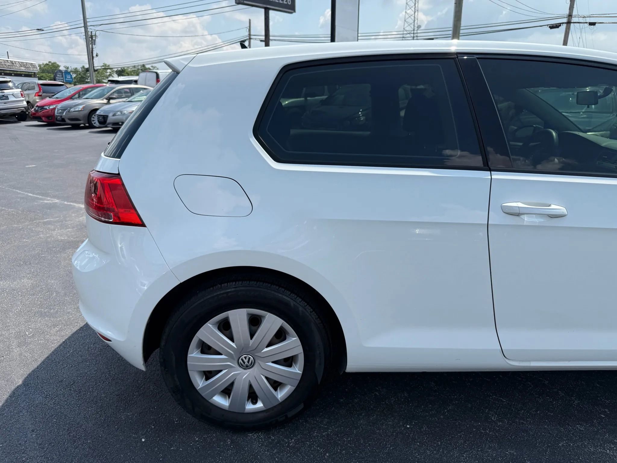 Used 2015 Volkswagen Golf S image 42