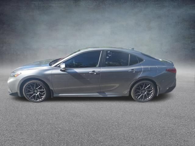 Used 2025 Toyota Camry SE FWD image 6