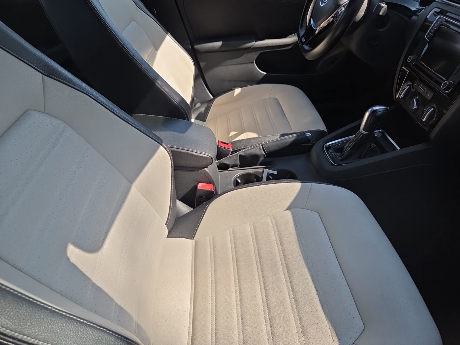 Used 2016 Volkswagen Jetta Sport image 6