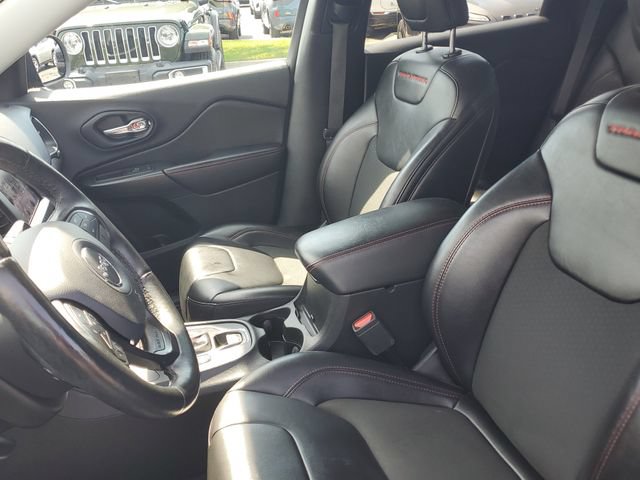 Used 2019 Jeep Cherokee Trailhawk w/ Comfort & Convenience Group AWD/4WD image 18