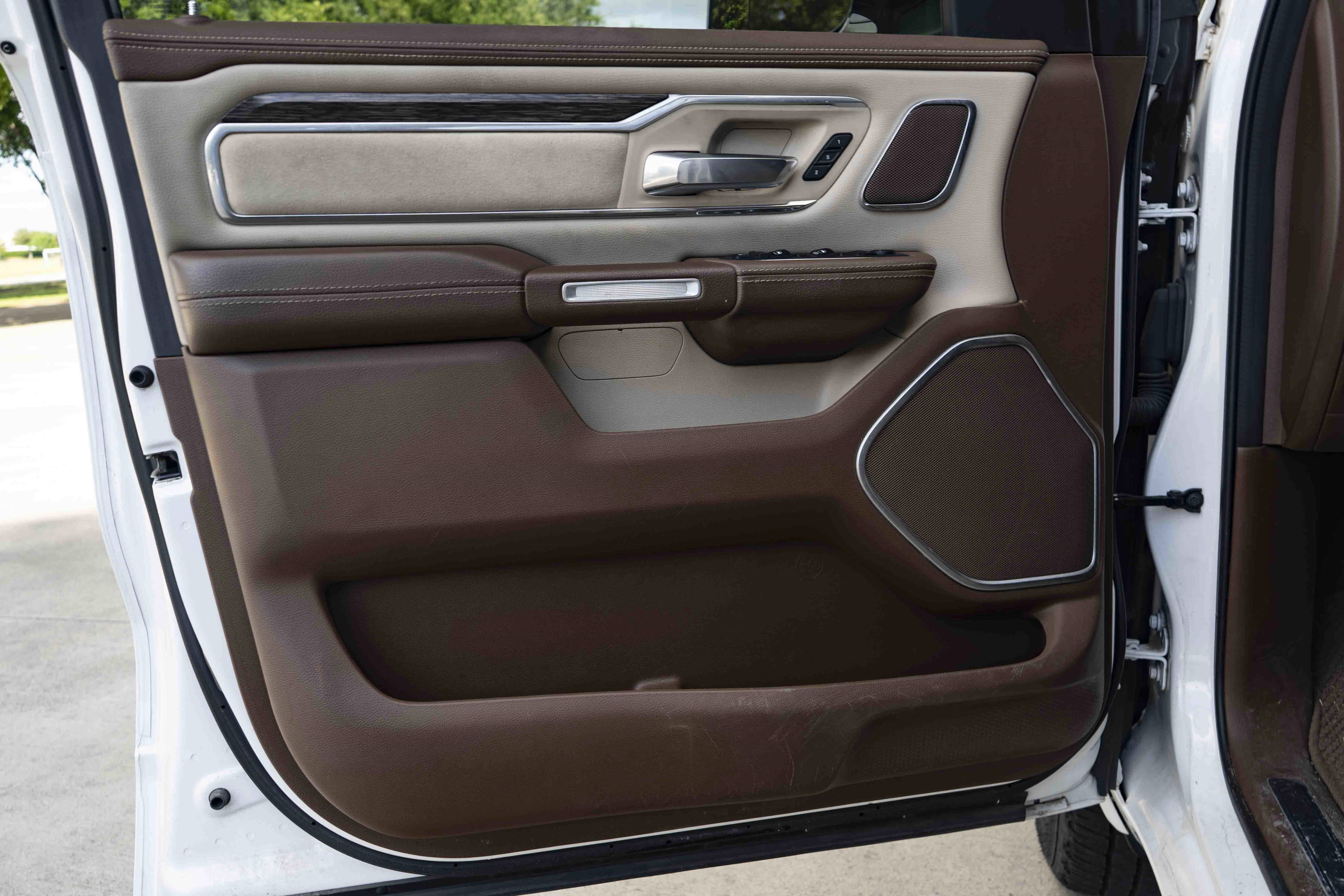 Used 2019 RAM 1500 Laramie AWD/4WD image 37