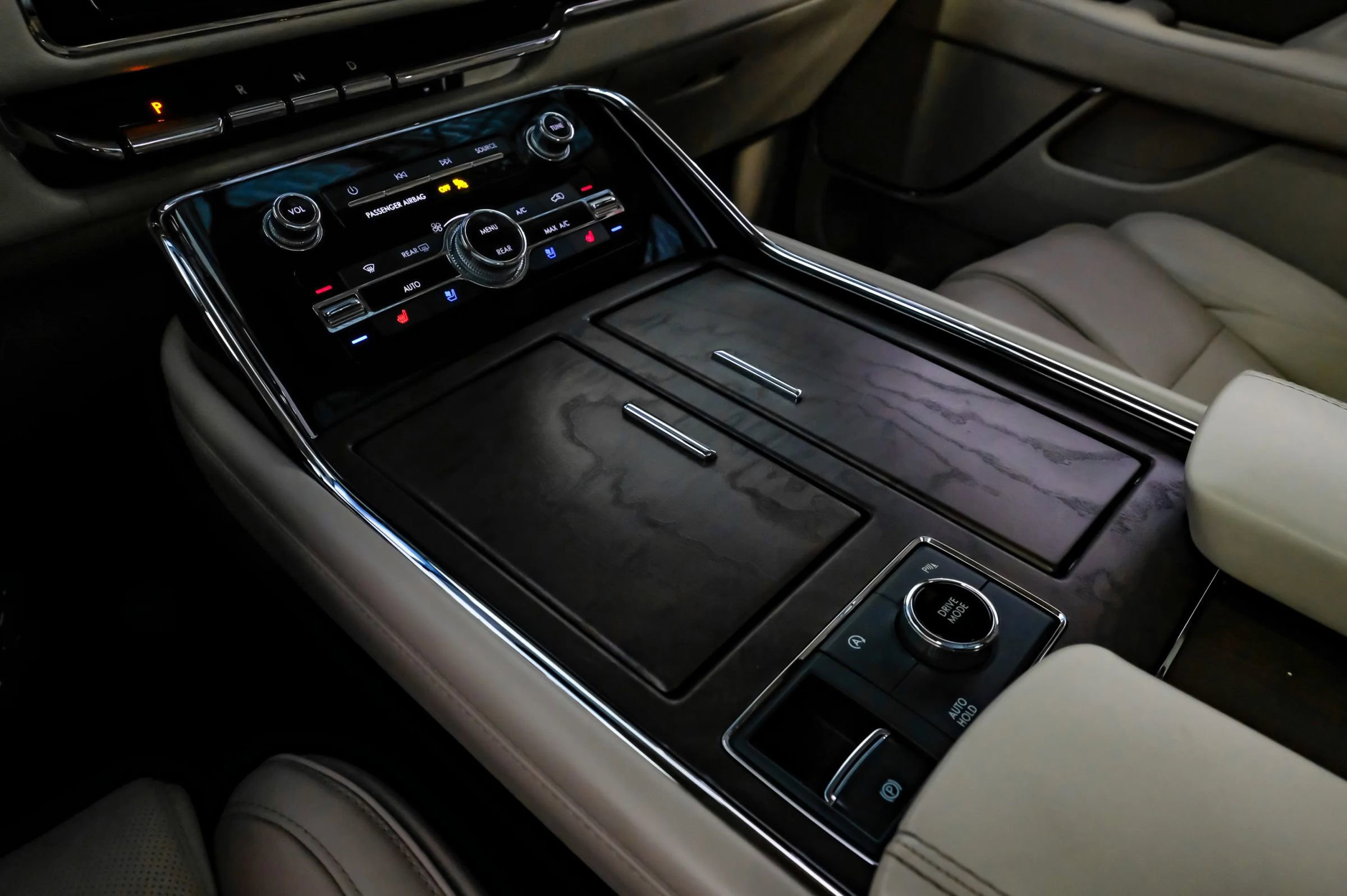 Used 2019 Lincoln Navigator Select image 15