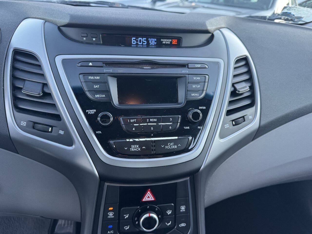 Used 2014 Hyundai Elantra SE FWD image 16
