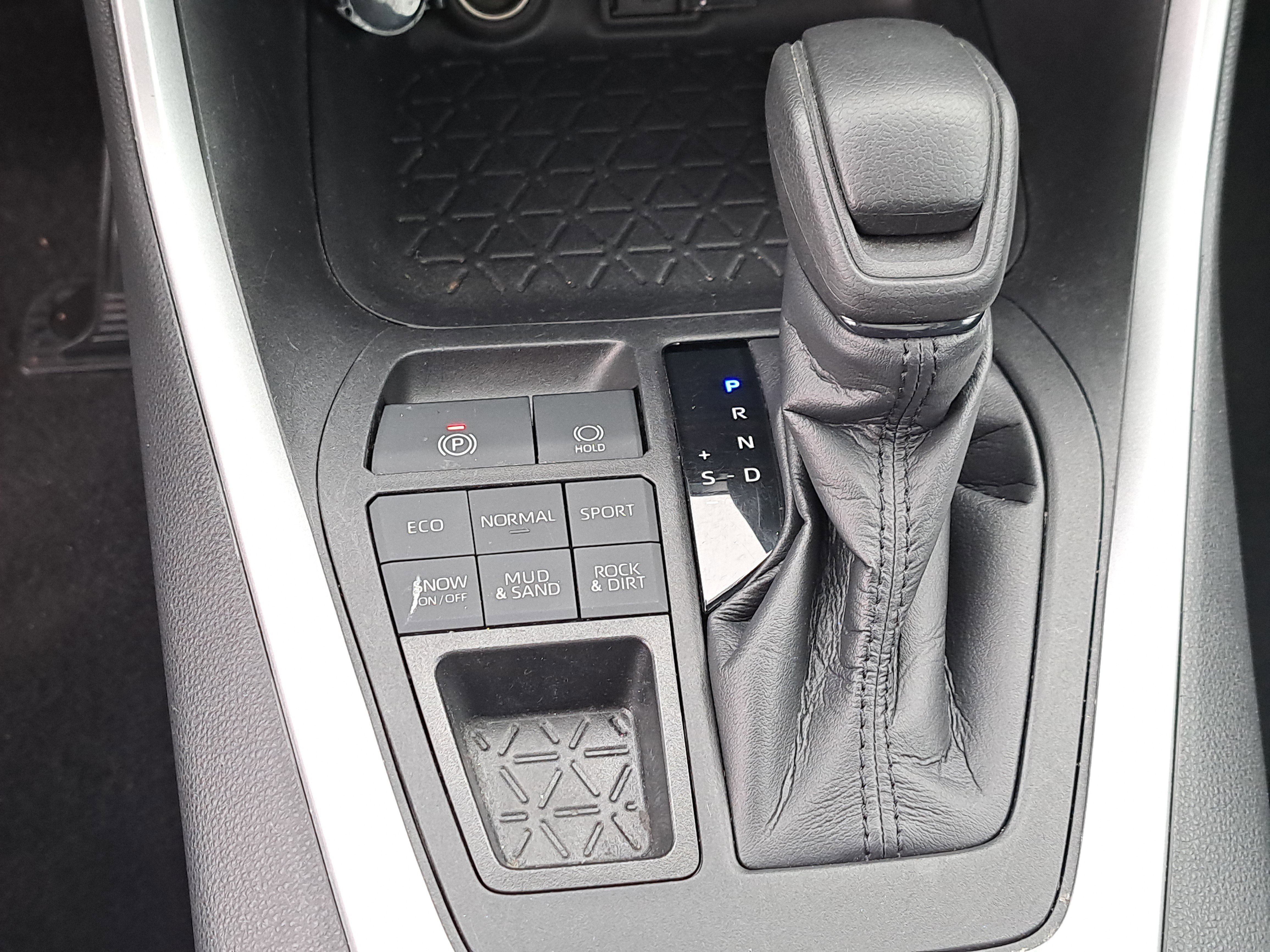 Used 2021 Toyota RAV4 XLE image 27