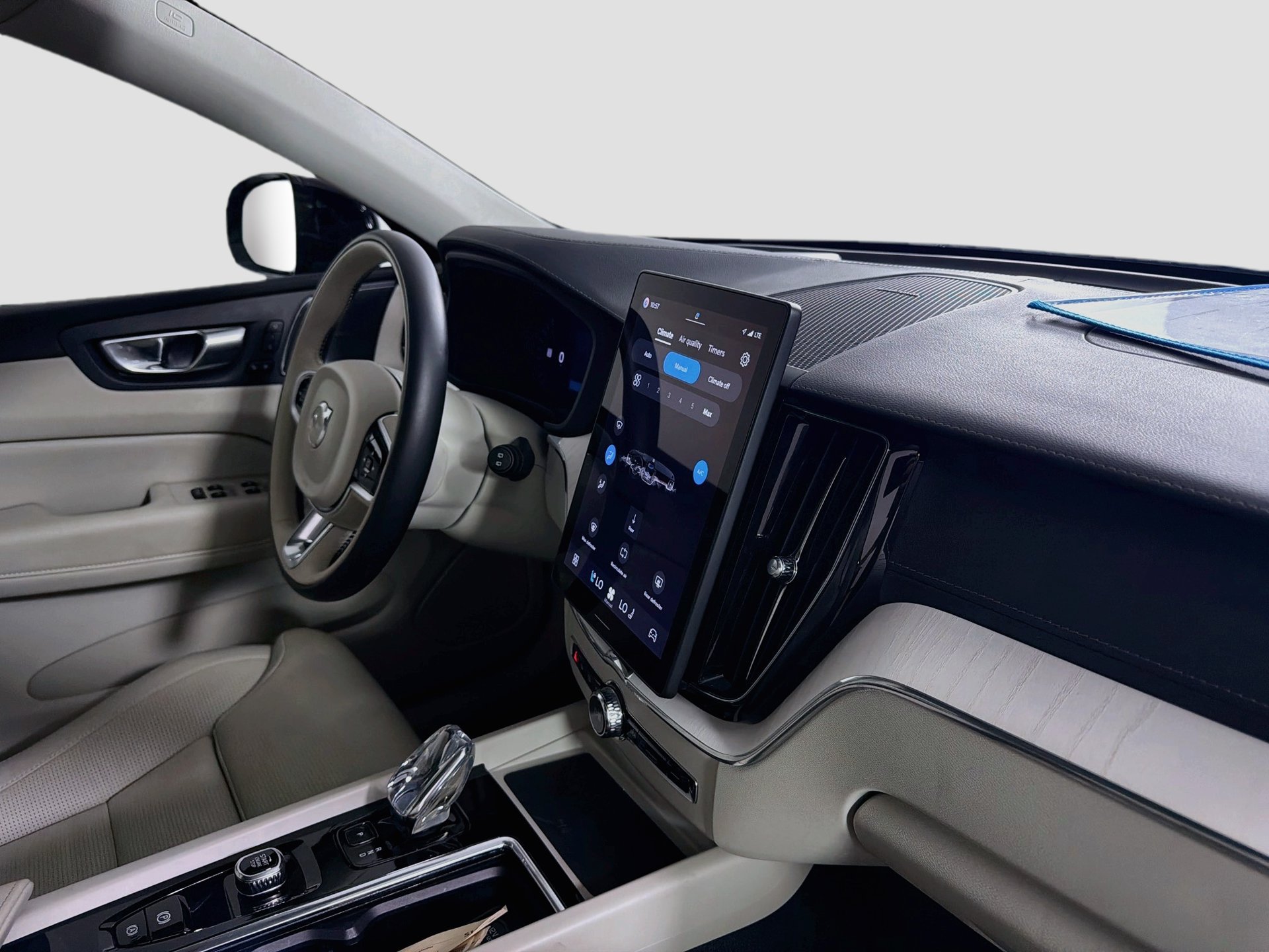 Certified 2026 Volvo XC60 B5 Ultra AWD/4WD image 31