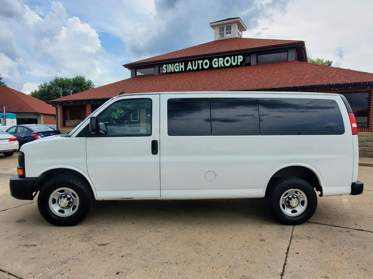 Used 2016 Chevrolet Express 2500 w/ Preferred Equipment Group RWD image 5