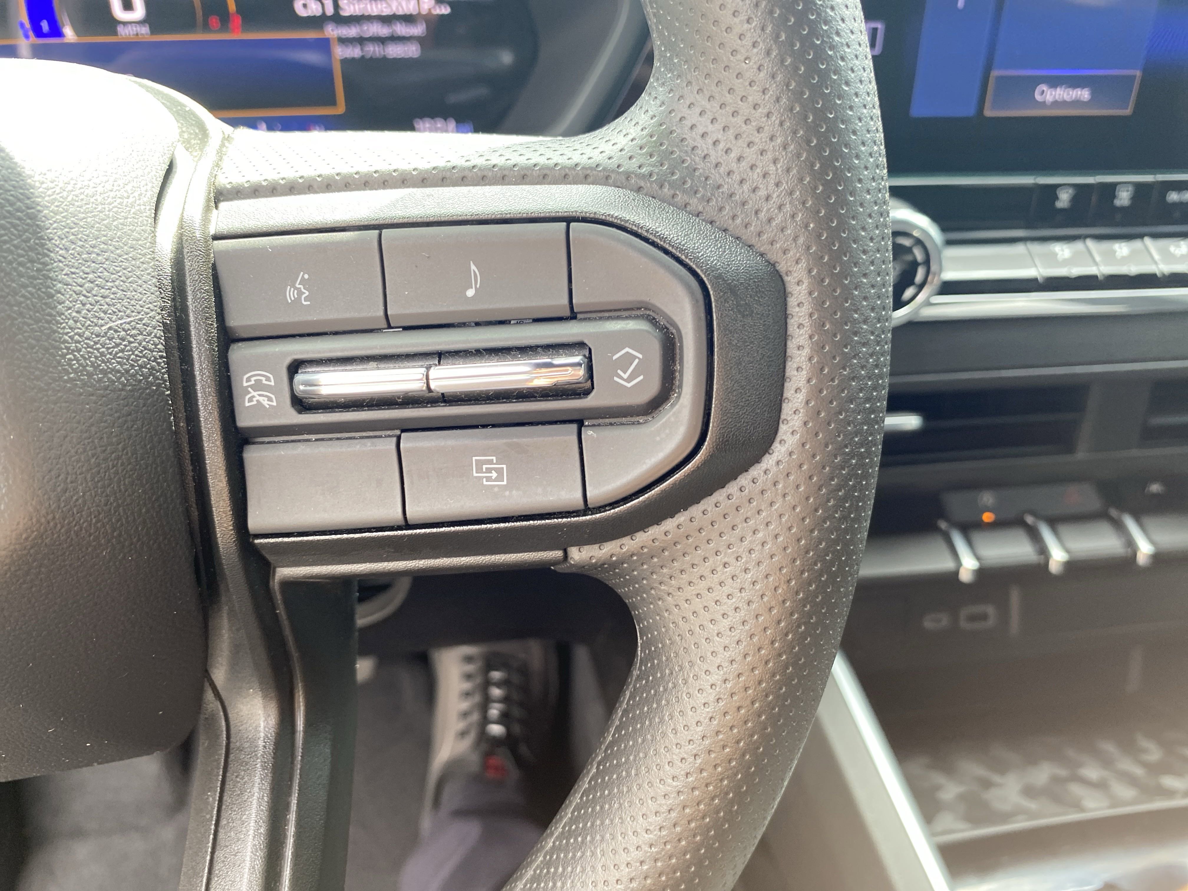 Used 2025 Chevrolet Colorado W/T image 12