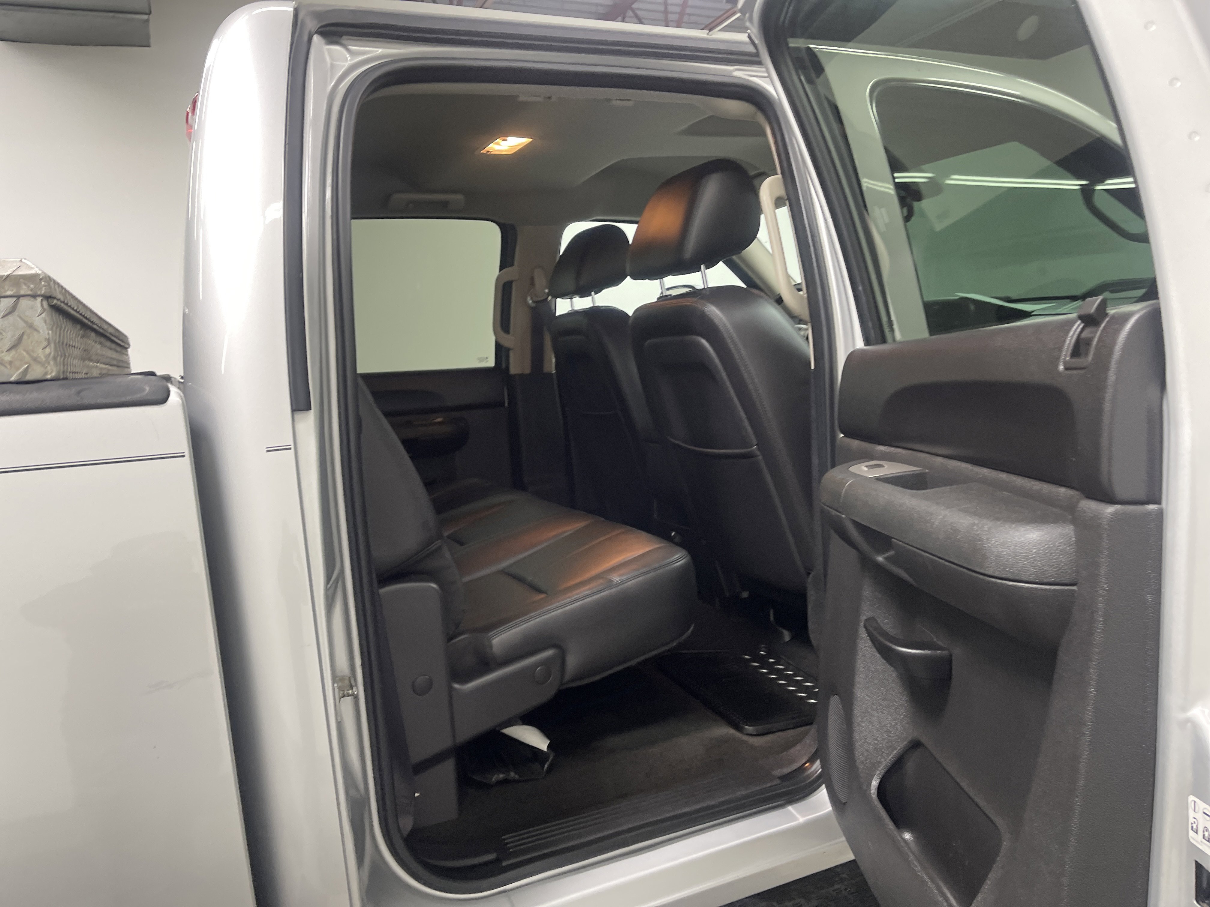 Used 2010 Chevrolet Silverado 2500 LT w/ Exterior Plus Package image 19