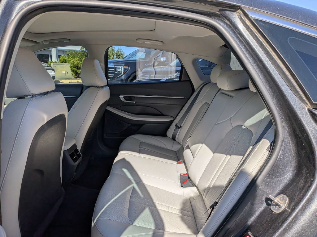 Used 2023 Hyundai Sonata Limited w/ Preferred Accessory Package FWD image 10