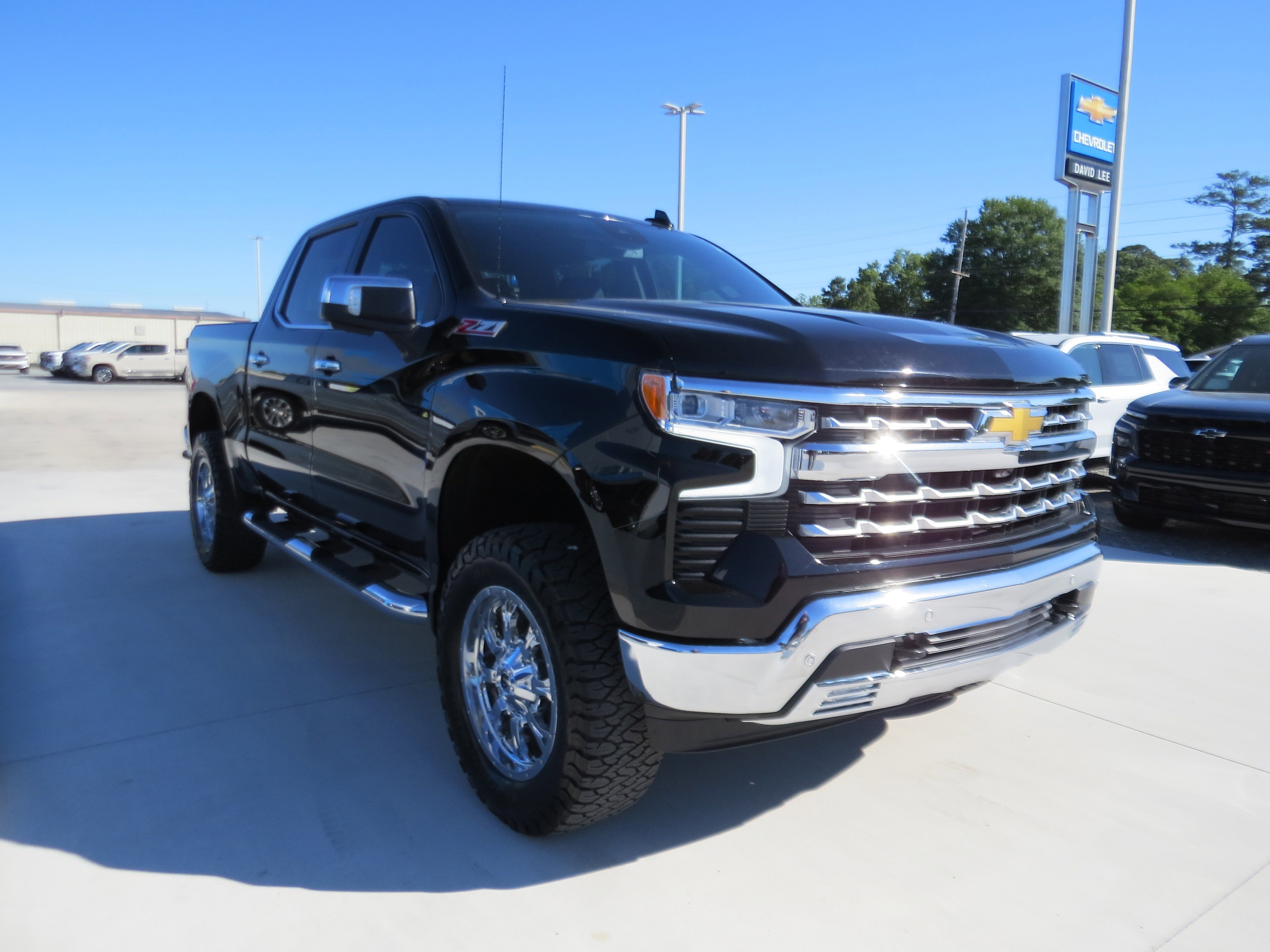 Used 2023 Chevrolet Silverado 1500 LTZ AWD/4WD image 8
