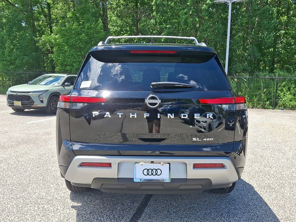 Used 2024 Nissan Pathfinder SL AWD/4WD image 5
