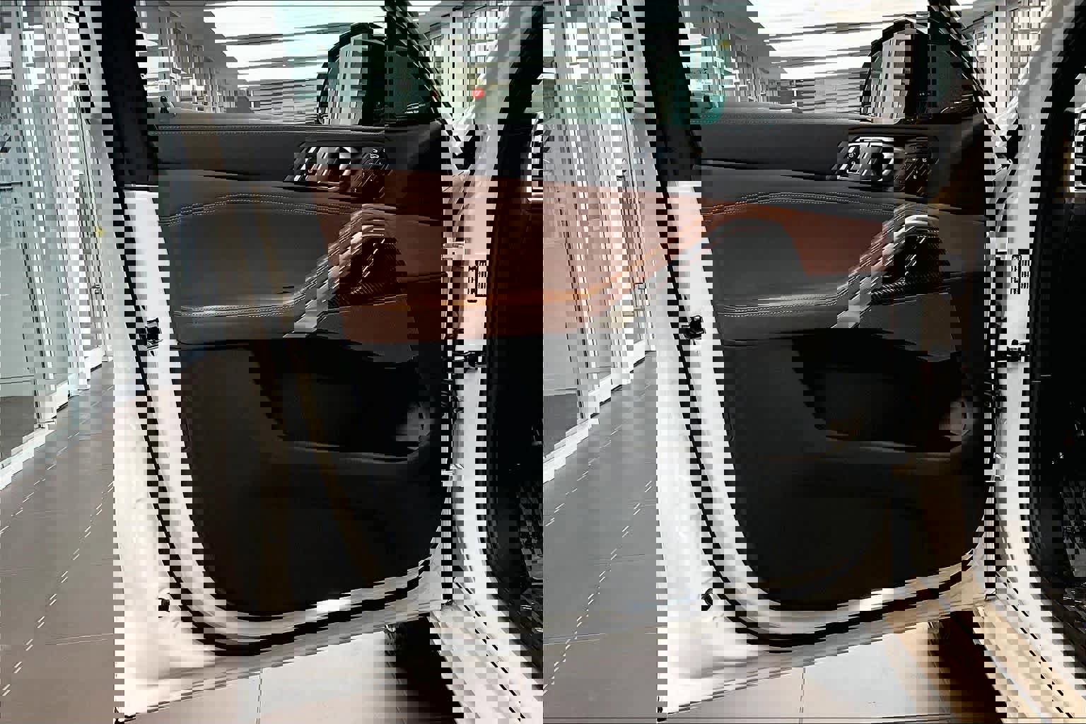 Used 2022 BMW X6 M50i w/ Executive Package image 22