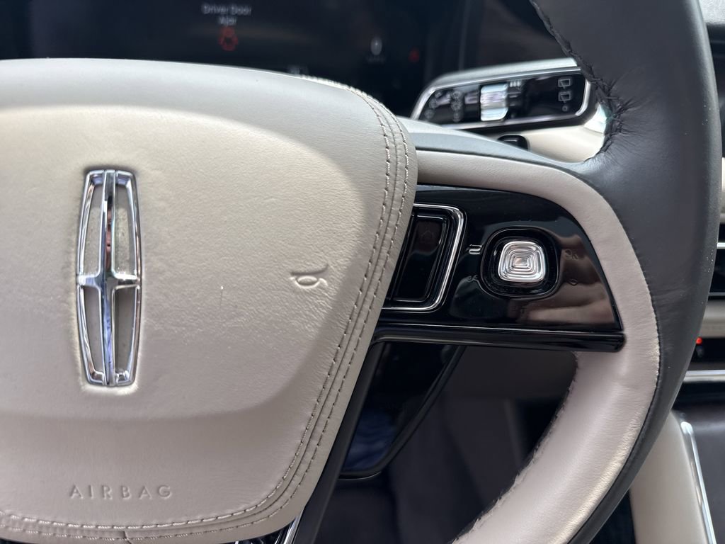 Used 2023 Lincoln Aviator Reserve image 26