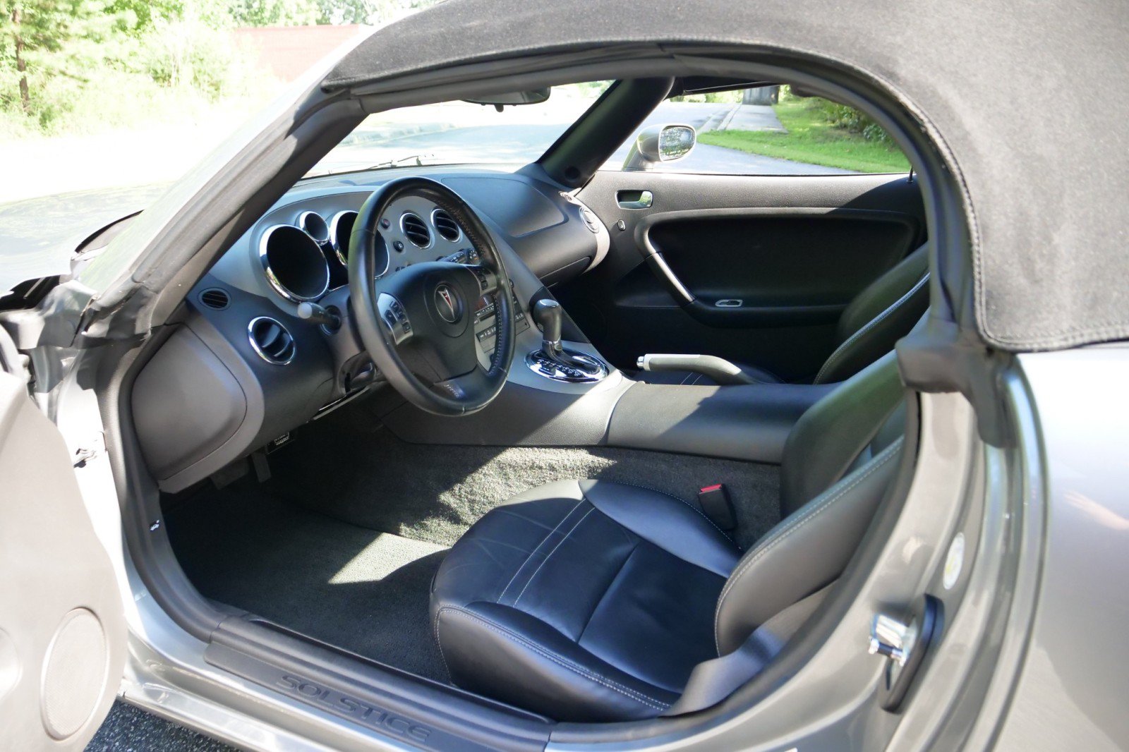 Used 2007 Pontiac Solstice Convertible w/ Premium Package RWD image 17