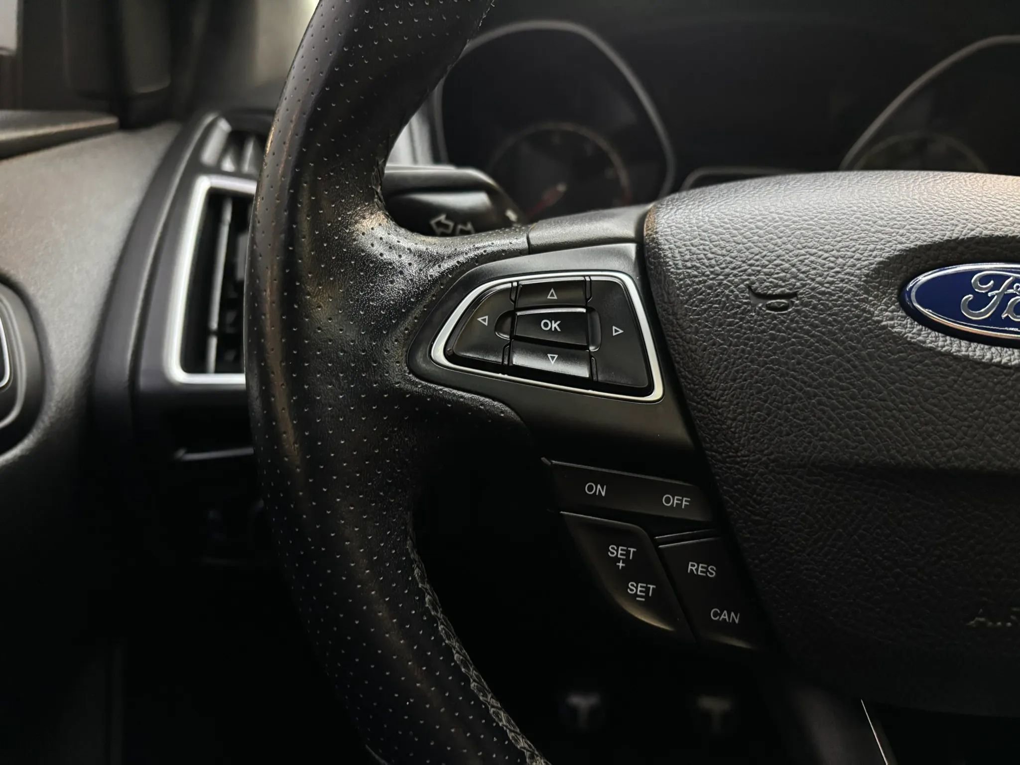 Used 2018 Ford Focus ST w/ Equipment Group 402A FWD image 17
