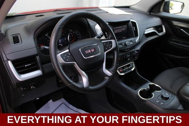 Used 2024 GMC Terrain SLE w/ Driver Convenience Package FWD image 2