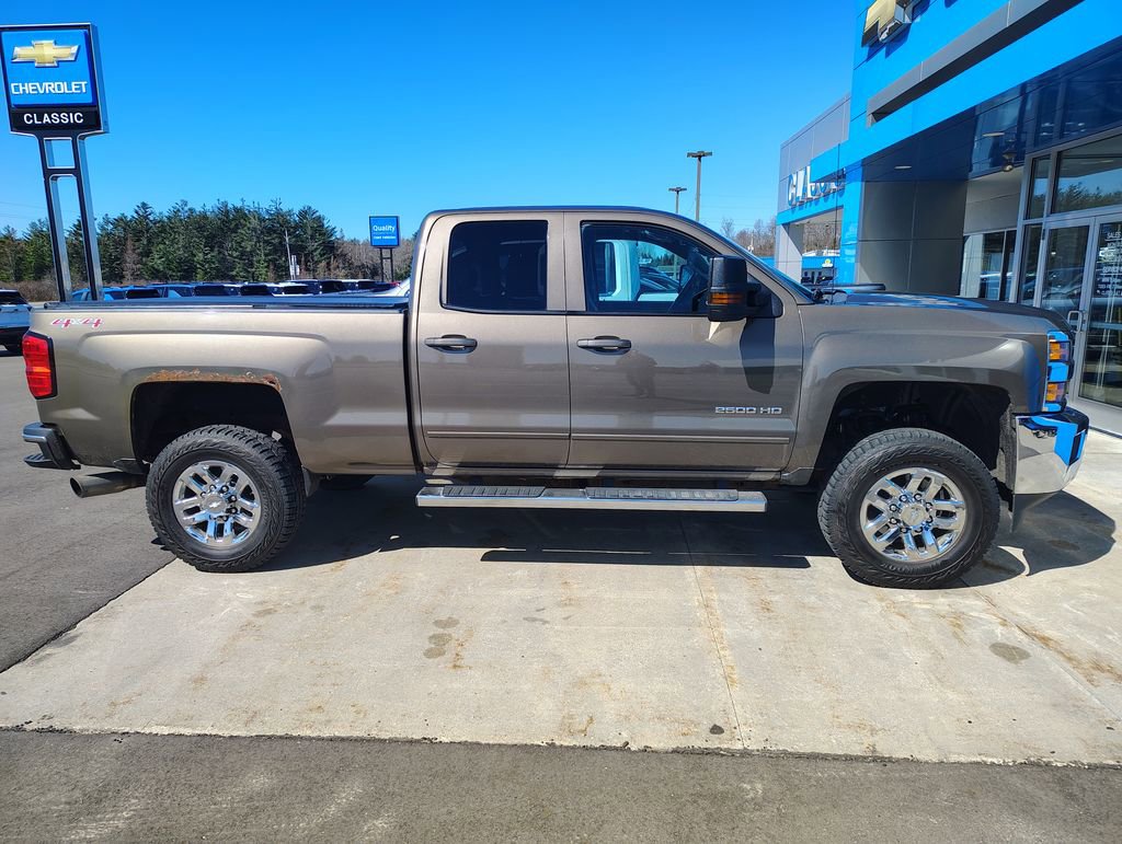 Used 2015 Chevrolet Silverado 2500 LT w/ LT Convenience Package image 3
