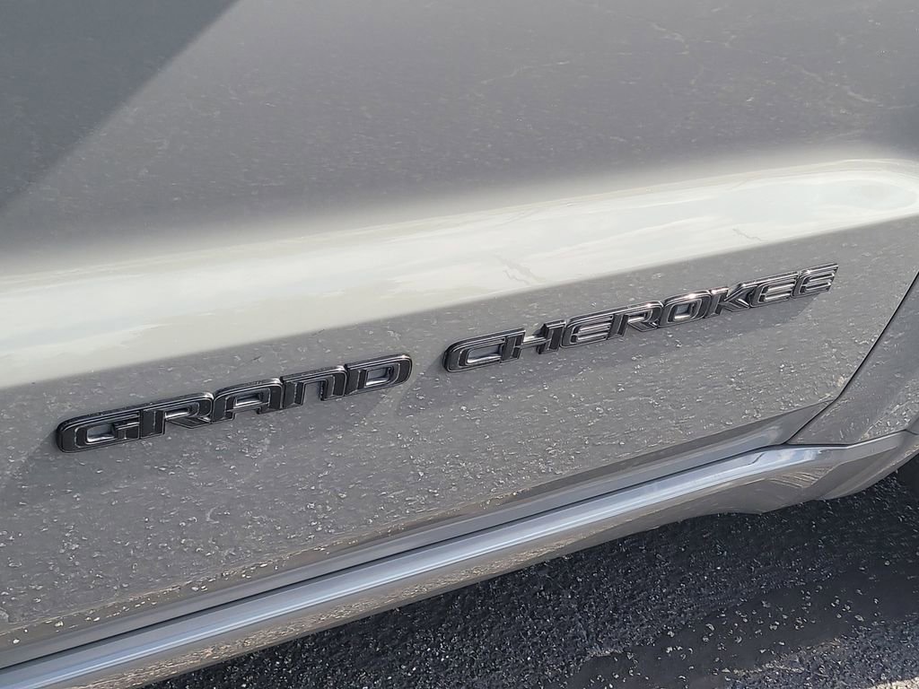 Used 2020 Jeep Grand Cherokee Altitude RWD image 6