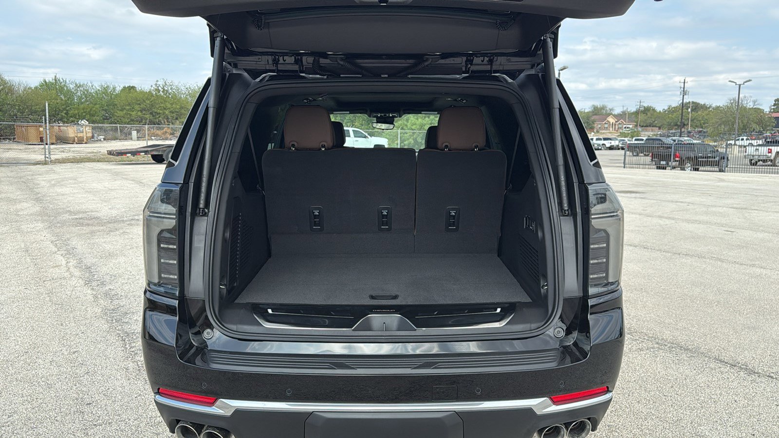 New 2026 Chevrolet Suburban High Country image 26
