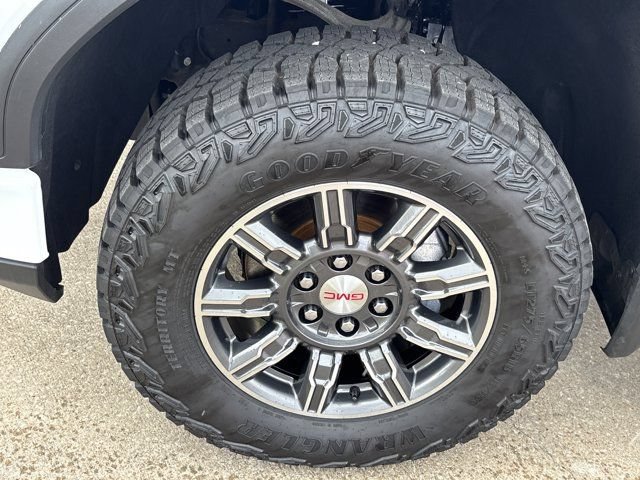 Used 2024 GMC Sierra 1500 AT4 w/ AT4 Premium Package AWD/4WD image 13