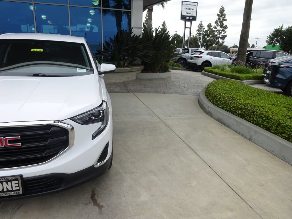 Used 2021 GMC Terrain SLE w/ LPO, Floor Liner Package FWD image 32