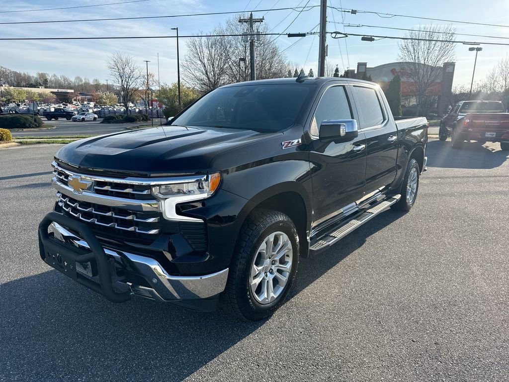 Used 2023 Chevrolet Silverado 1500 LTZ AWD/4WD image 3
