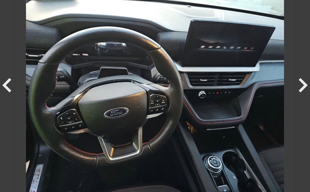 Used 2025 Ford Explorer ST-Line w/ ST-Line Street Pack image 13