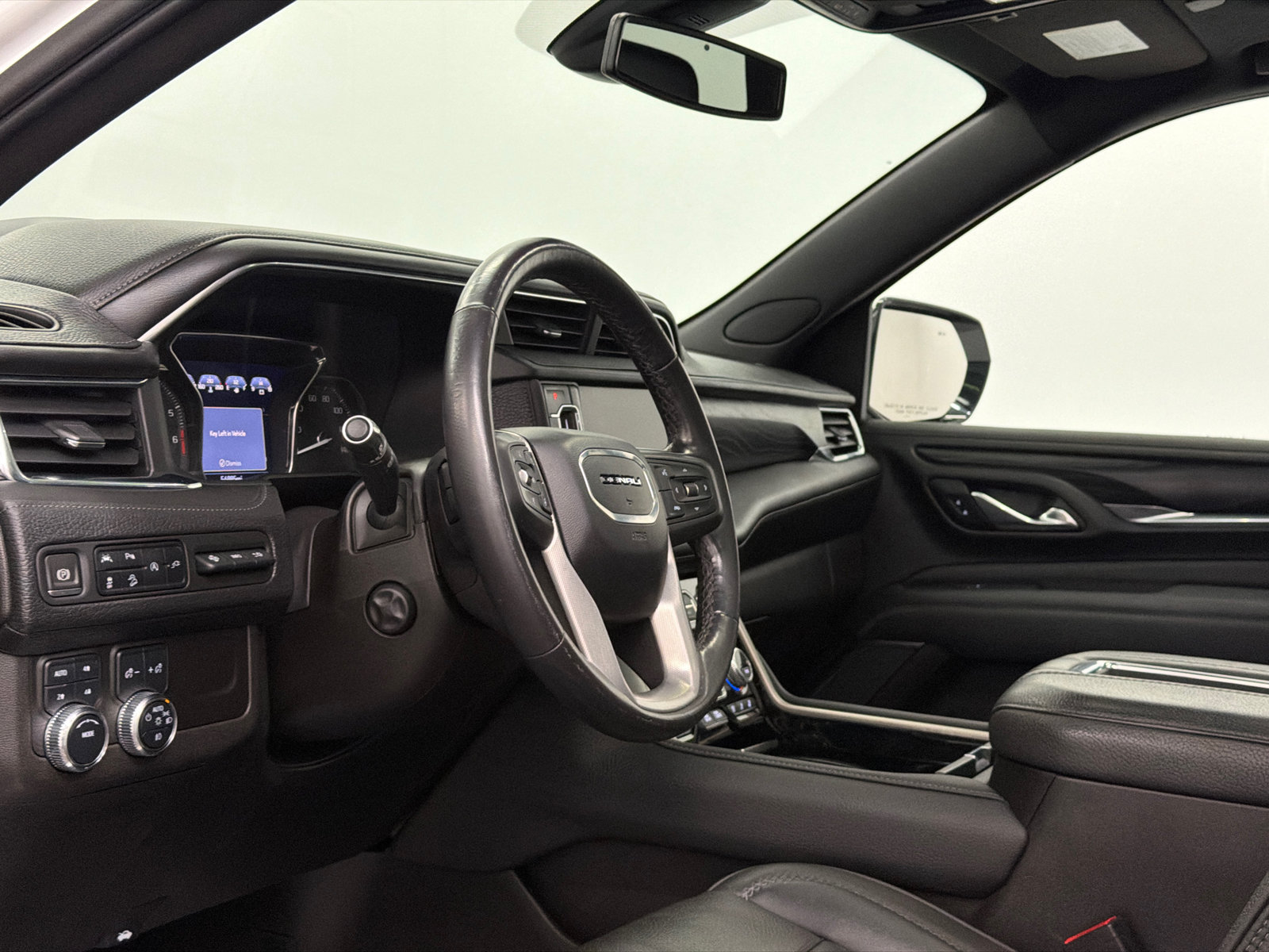 Used 2021 GMC Yukon XL Denali w/ LPO, Illumination Package AWD/4WD image 19