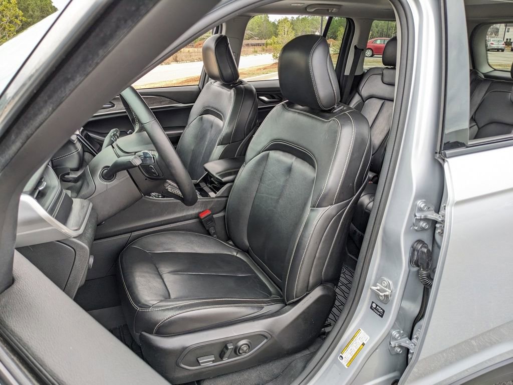 Used 2022 Jeep Grand Cherokee Limited image 36