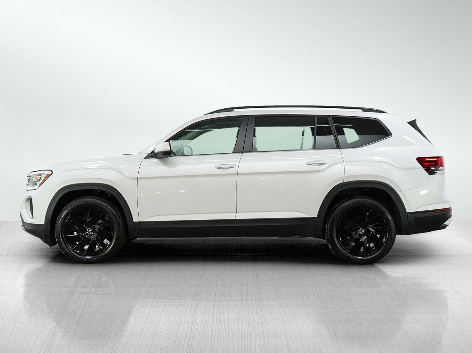 Used 2026 Volkswagen Atlas SE AWD/4WD image 2