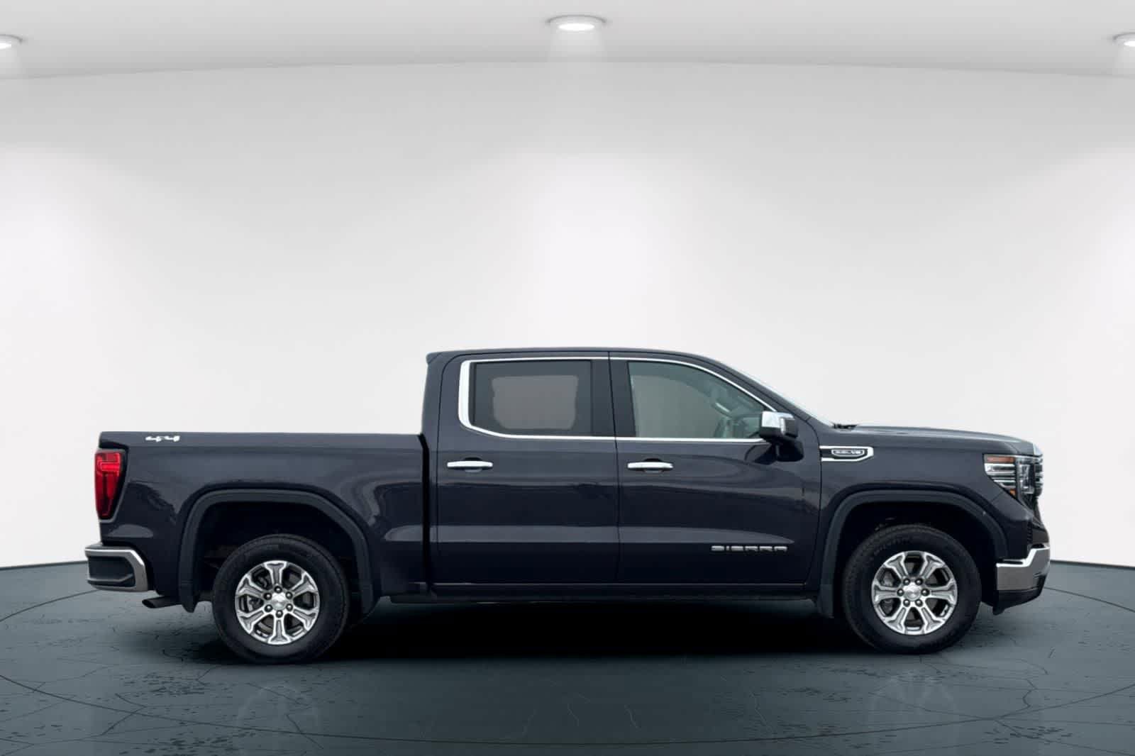 Used 2025 GMC Sierra 1500 SLT AWD/4WD image 6