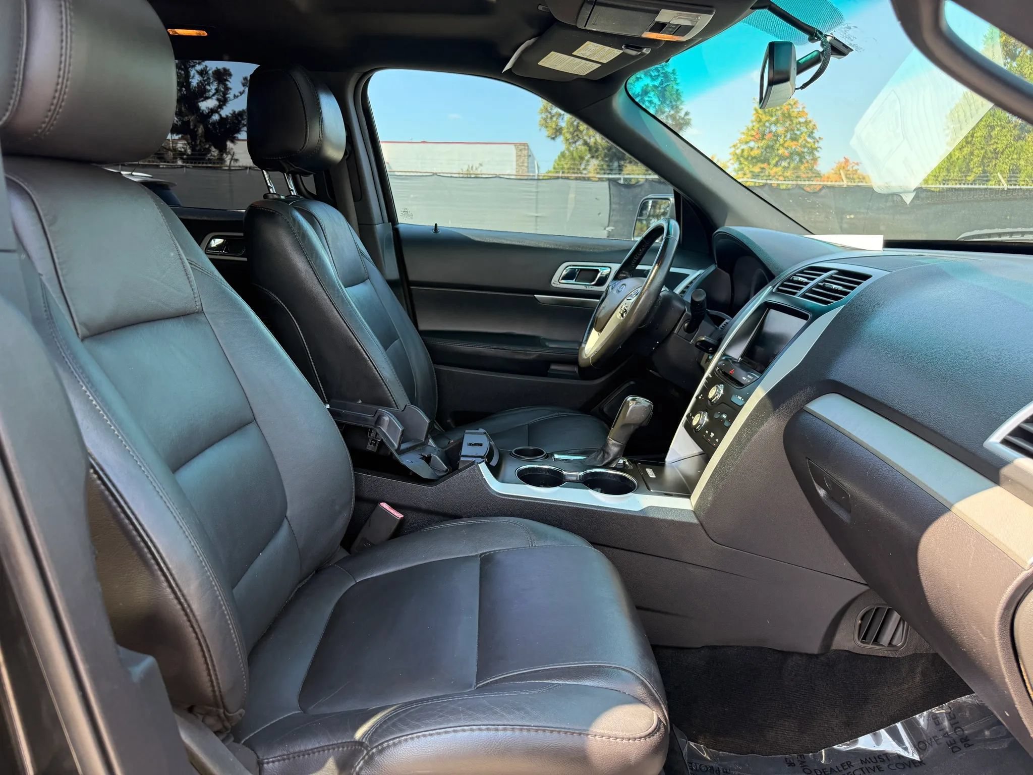Used 2015 Ford Explorer XLT w/ Equipment Group 202B FWD image 16