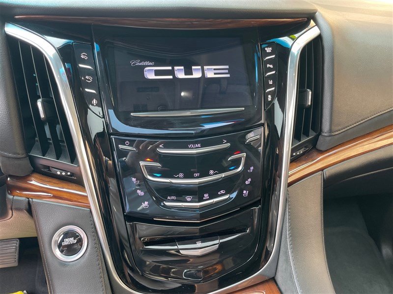 Used 2015 Cadillac Escalade Luxury image 14