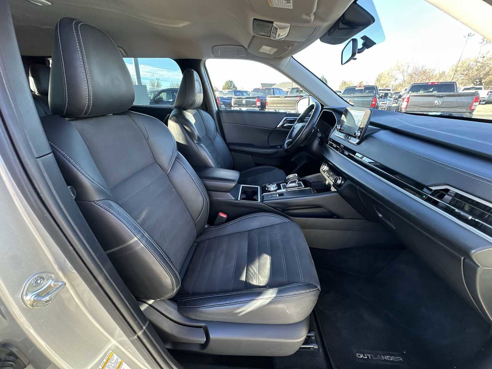 Used 2023 Mitsubishi Outlander SE image 23