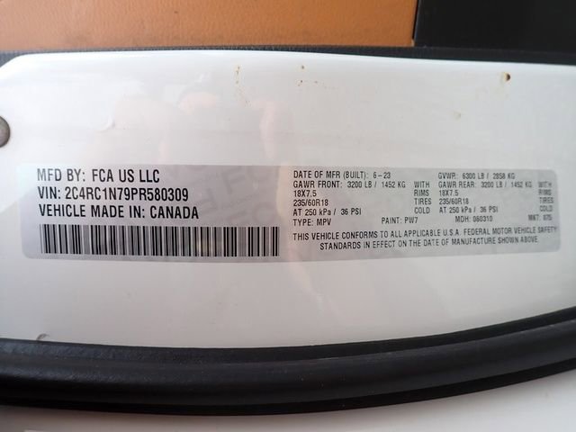 Used 2023 Chrysler Pacifica Pinnacle image 20