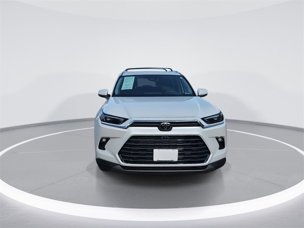 Used 2025 Toyota Grand Highlander AWD image 3