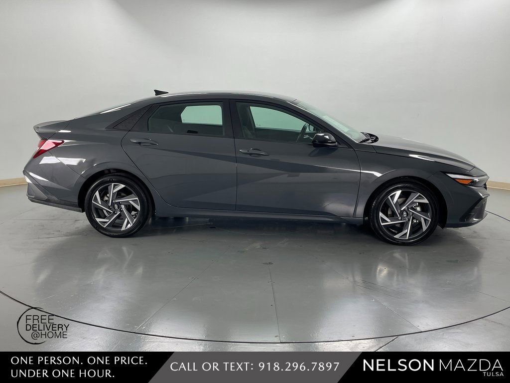 Used 2025 Hyundai Elantra Sport FWD image 5