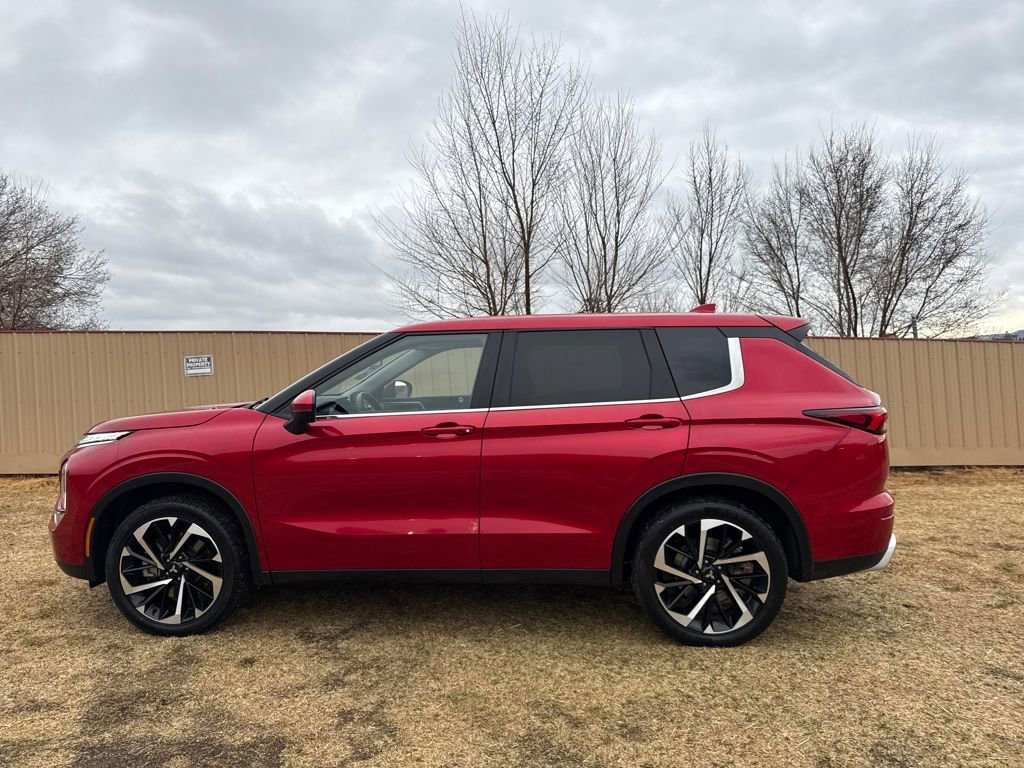 Used 2024 Mitsubishi Outlander SE image 4