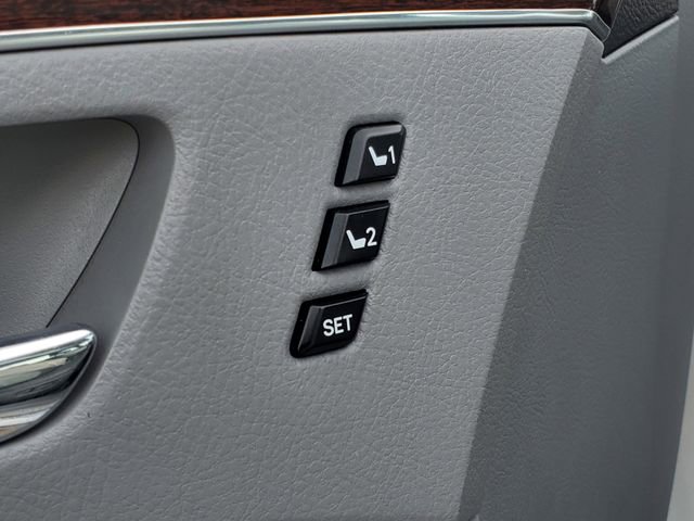 Used 2009 Toyota Avalon Limited image 9